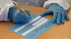 Muž sa dal dvakrát otestovať, jeden test mal pozitívny, druhý negatívny