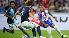 Greif v domácej dráme podržal Lyon. V nadstavení ho však zachránil VAR