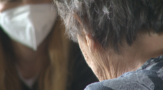 Seniorku nechali v nemocnici trápiť sa pol dňa. Keď sa začali bolesti, chceli ju pustiť domov