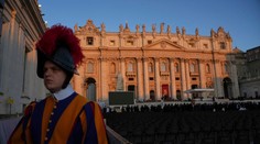 Špeciálne zbrane, systémy i torpédoborec. Pápežov pohreb sprevádzajú výnimočné bezpečnostné opatrenia