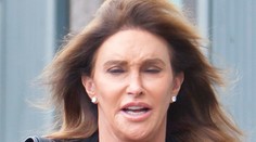 Caitlyn Jenner odhodila zábrany a ukázala prsia v priesvitnom tope