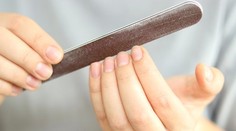 Vrásky nie sú jediným znakom starnutia. Čo o vás prezrádza vzhľad vašich nechtov?