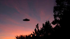 FOTO: Vyzerali ako UFO. Na oblohe sa objavili nezvyčajné útvary