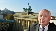 Gorbačov sa stretol s Merkelovou. Naznačil kurz