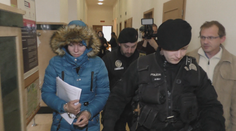 Slzy jej na súde nepomohli: Za dobodanie kamaráta zostáva dvojnásobná matka za mrežami