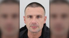 Vytiahol zbraň a postrelil dievča (13). Česká polícia pátra po ozbrojenom mužovi