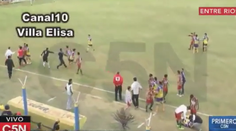 Argentínsky futbalista zomrel na ihrisku po zásahu do hlavy