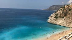 „To sme ešte nezažili, dostane sa to aj pod plavky.“ Turisti ostali v Turecku znechutení z mora