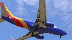 Desivý manéver na oblohe: Veľké dopravné lietadlo strmhlavo kleslo, pasažieri vyleteli zo sedadiel