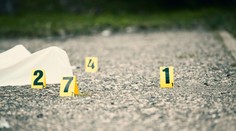 V obci Čaňa našli na parkovisku bevzládne telá mužov. Jeden bol mŕtvy