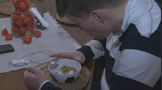 Nikdy nepocítia sýtosť: Deti so zriedkavým syndrómom zápasia s neustálym hladom