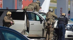 Masaker v Kanade: Muž prezlečený za policajta postrieľal najmenej 18 ľudí