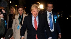 Johnson v britských voľbách jasne zvíťazil