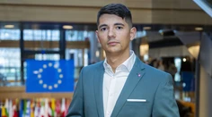 Konsolidáciu verejných financií  predstavia už v pondelok, avizuje Erik Kaliňák. Dubéci sa bojí šachovania s DPH