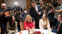 Poďte sa pozrieť, ako volebnú noc zaznamenali naše kamery