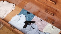 Vojny aj migranti. Slováci si pre strach vo veľkom kupujú zbrane (+ graf)