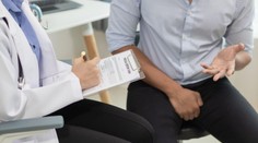 Nádor na semenníkoch je najčastejším typom rakoviny u mladých mužov. Aké sú príznaky ochorenia?