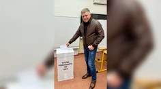 Svoj hlas odovzdal aj premiér. Robert Fico volil v Bratislave