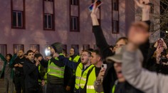 Srbskí študenti zablokovali budovu štátnej televízie a rozhlasu