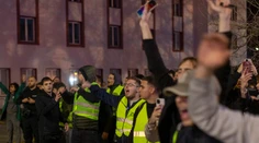 Srbskí študenti zablokovali budovu štátnej televízie a rozhlasu