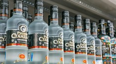 Vo svete sa šíri bojkot ruskej vodky ako trest za inváziu na Ukrajinu