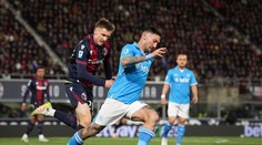 Neapol nevyužil zaváhanie lídra a s Bolognou len remizoval. Domácim sa zranil brankár