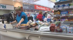 Prišli s úplne opačným nápadom. Niektoré supermarkety za hranicami zaviedli pomalé pokladne