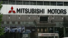Z funkcie odstúpil šéf Mitsubishi. Škandál hrozí aj ďalšej automobilke