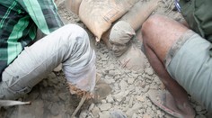 Nepál zasiahlo ničivé zemetrasenie. Potvrdených 1800 obetí