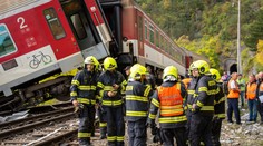 VIDEO: Zrazili sa na mieste, kde sa križujú trate. Vyšetrovanie vlakového nešťastia pokračuje