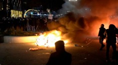 Hádzali kamene a petardy do policajtov: Protesty v Holandsku vyústili aj v sobotu do násilia