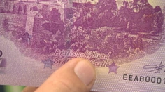 Nulová bankovka s Bratislavským hradom spôsobila ošiaľ, vďaka chybe je ešte cennejšia