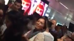 Kucapaca na letisku v Ríme. Pasažieri si meškanie letu vybavili po svojom