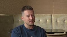 VIDEO: Vážna nehoda vo Valencii ho mnoho naučila. Josef Král v TN live hovoril aj o Schumacherovi