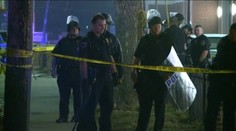 Počas protestov v meste Ferguson postrelili policajtov