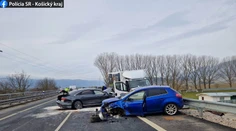Pri Košiciach obmedzili dopravu, zrazilo sa päť áut