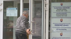 Za vybavovaním dokladov budú cestovať do okolitých miest. Klientske centrum vo Veľkých Kapušanoch má skončiť