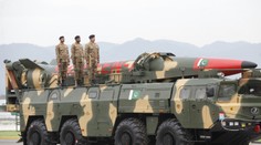 Svet sleduje Blízky východ, no medzi inými susedmi vypukla vojna. Mocnosť má jadrové zbrane a obrovskú armádu