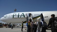 Paríž, už ideme. Francúzov nahnevala nešikovná reklama s lietadlom rútiacim sa na Eiffelovku