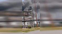 VIDEO: Exkluzívne zábery priamo z areálu Slovnaftu. Vidno hustý dym aj trosky po explózii