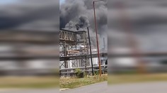 VIDEO: Exkluzívne zábery priamo z areálu Slovnaftu. Vidno hustý dym aj trosky po explózii
