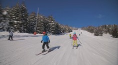 Nové pravidlo na svahoch: Prilba bude povinná pre lyžiarov do 18 rokov