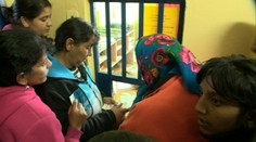 Stovky osadníkov sa búrili. Chceli svoje dávky