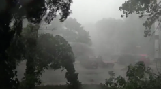 Vystrašení obyvatelia Budapešti zachytili silnú víchricu