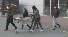 Niektoré potraviny a drogérie zostali zatvorené. V pondelok sa rozhodne, čo ďalej