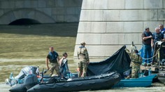 K potopenému vraku v Budapešti sa plaví najväčší žeriav strednej Európy