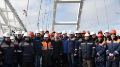 Putin slávnostne otvoril most z Ruska na Krym, odšoféroval si to na druhú stranu