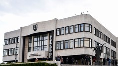 Parlament posilňuje bezpečnostné opatrenia. Pozastavuje návštevy