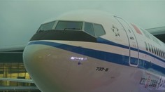 USA sprísnili kontroly lietadiel Boeing 777 s motorom, aký začal horieť