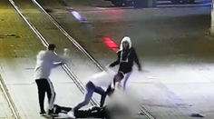 Brutálna bitka na Obchodnej ulici! Kopance a údery do hlavy